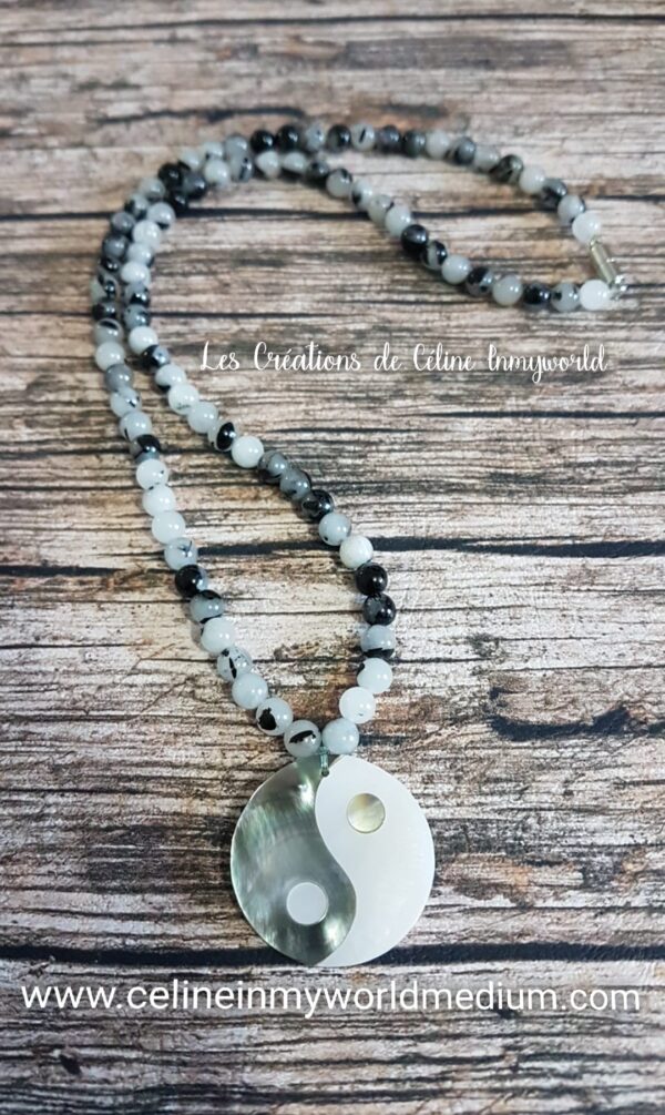 Collier Yin & Yang en Quartz-Tourmaline et nacre