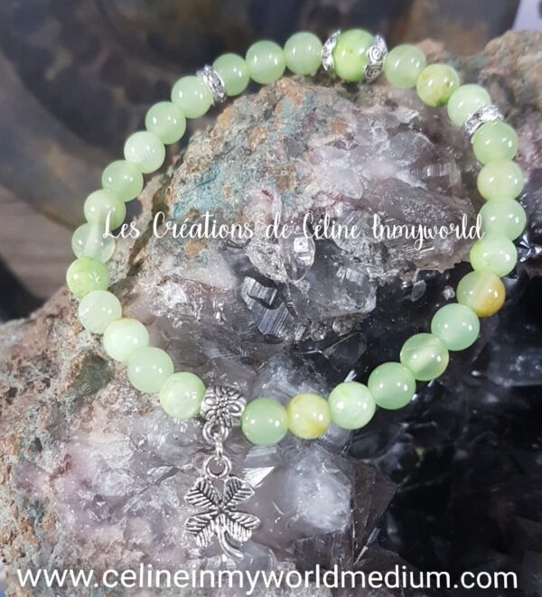 Bracelet porte-bonheur en jade avec trèfle à 4 feuilles
