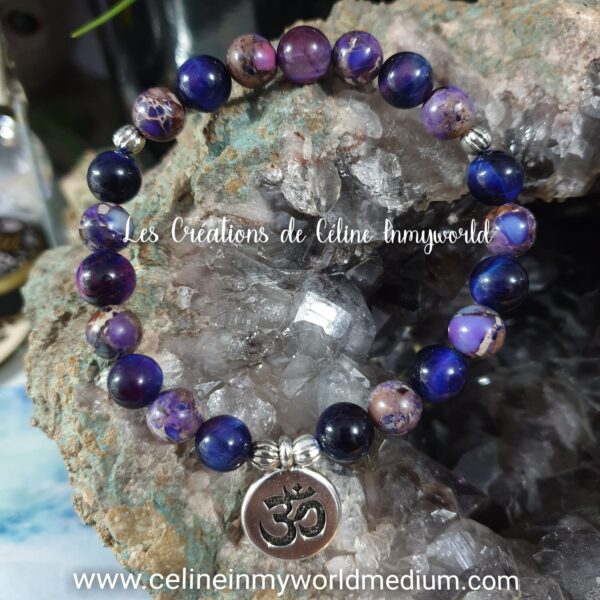 Bracelet pour le stress et la protection, en Jaspe Sédiments et Oeil de faucon teinté violet et bleu, avec symbole Aum