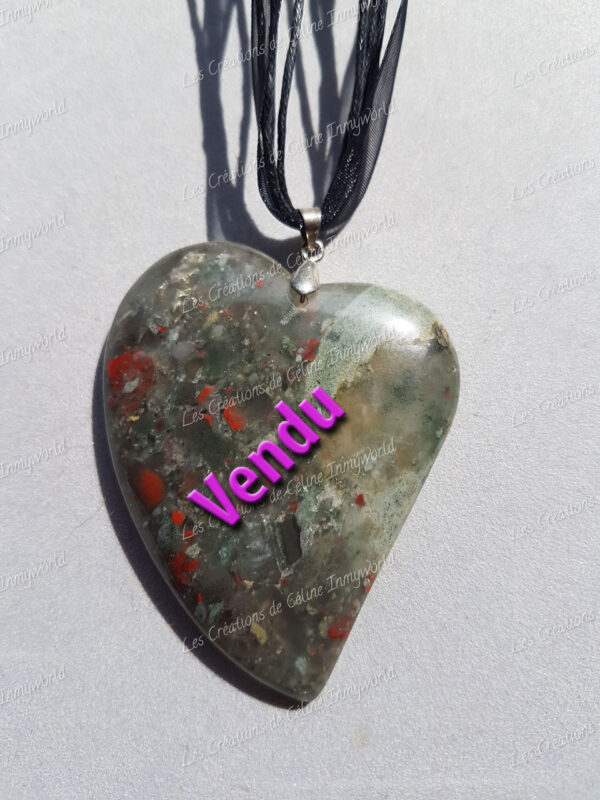 Pendentif Coeur en Jaspe volcanique