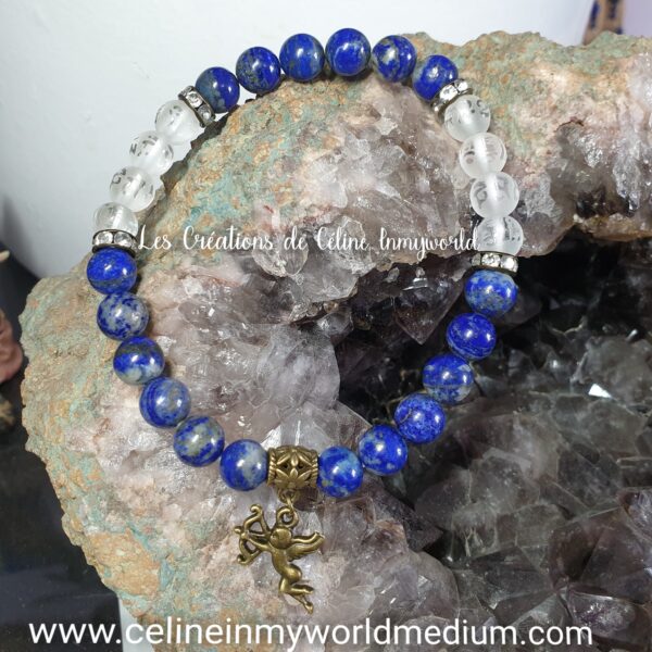 Bracelet pour la Confiance en soi et la force de vie, en Lapis-lazuli avec Calcite, Cristal de roche avec signes chinois et Cupidon