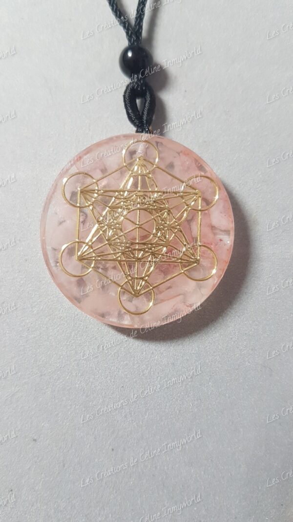 Pendentif Orgonite rond avec Cube de Métatron en Quartz rose