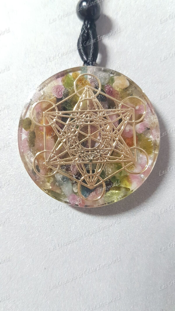 Pendentif Orgonite rond avec Cube de Métatron en Tourmaline polychrome