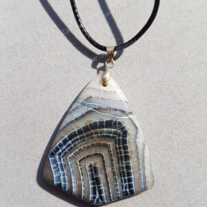 Pendentif triangulaire en Agate du Botswana