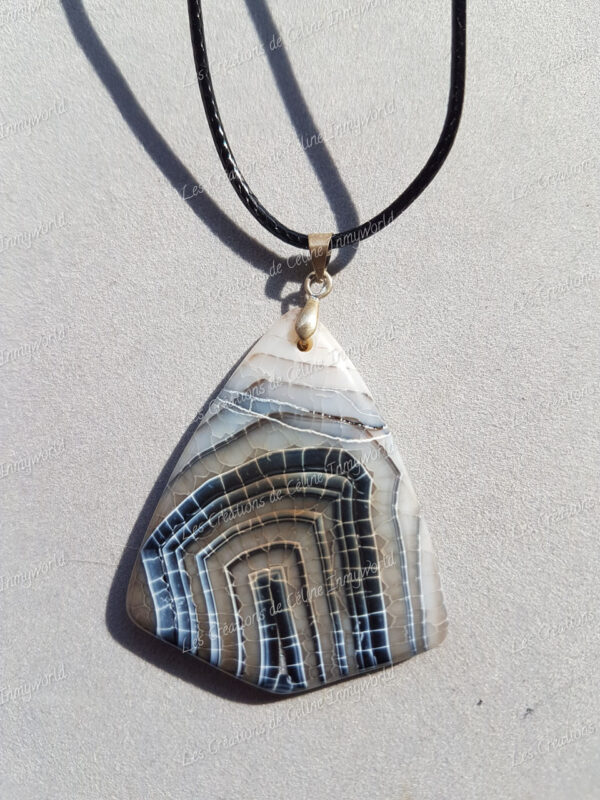 Pendentif triangulaire en Agate du Botswana