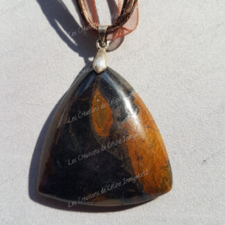Pendentif triangulaire en Oeil de tigre