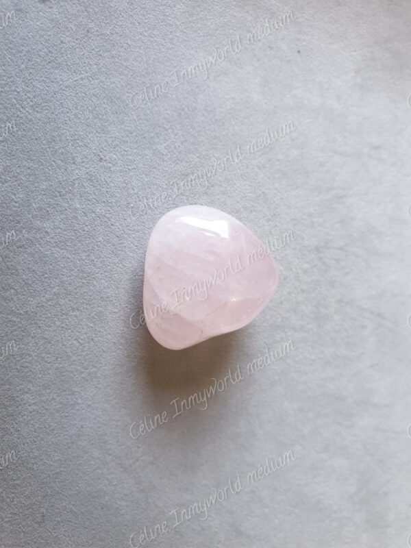 Pierre roulée en Quartz rose modèle n°2