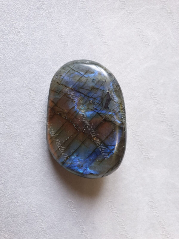 Pierre roulée en Labradorite modèle n°10