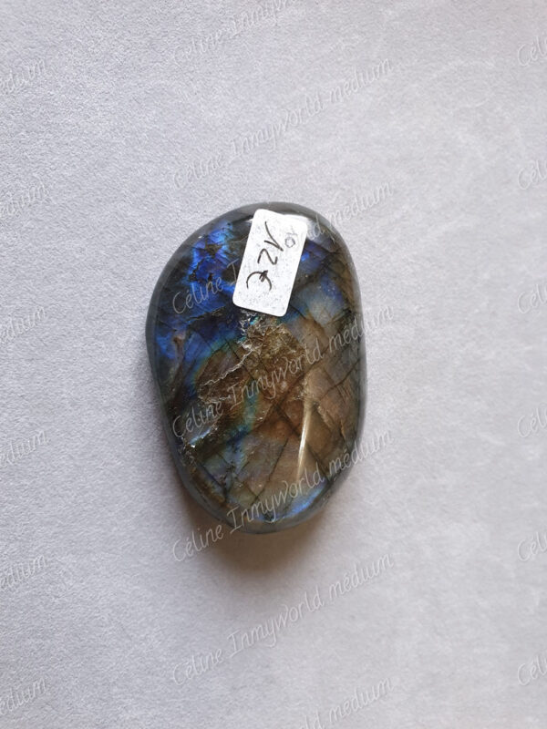 Pierre roulée en Labradorite modèle n°10