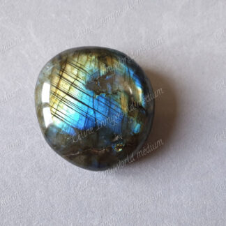 Pierre roulée en Labradorite modèle n°12
