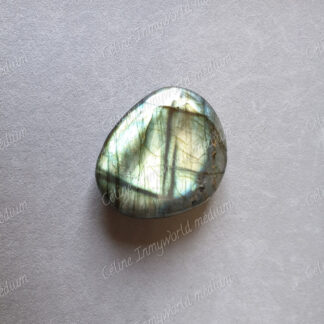 Pierre roulée en Labradorite modèle n°15