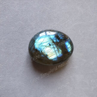Pierre roulée en Labradorite modèle n°16