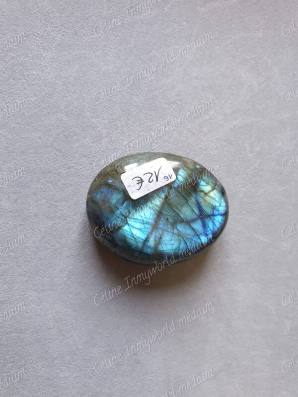 Pierre roulée en Labradorite modèle n°16