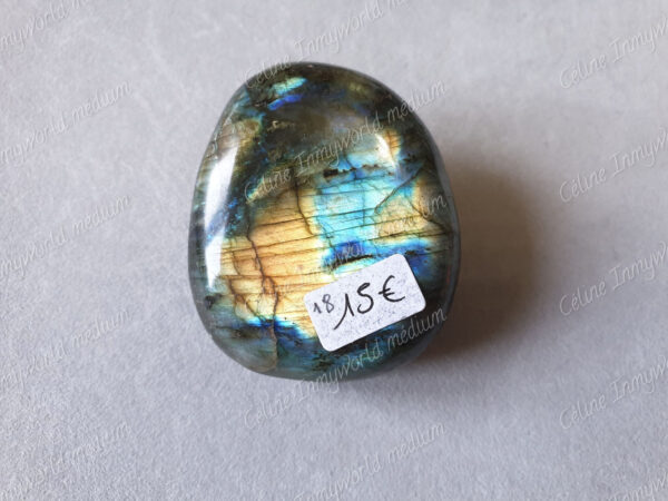 Pierre roulée en Labradorite modèle n°18