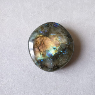 Pierre roulée en Labradorite modèle n°20