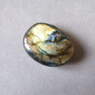 Pierre roulée en Labradorite modèle n°21