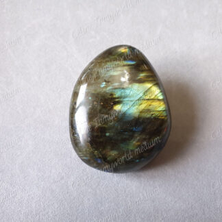 Pierre roulée en Labradorite modèle n°22