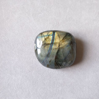 Pierre roulée en Labradorite modèle n°23