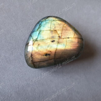 Pierre roulée en Labradorite modèle n°26