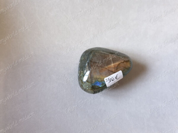 Pierre roulée en Labradorite modèle n°26