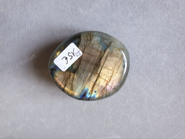 Pierre roulée en Labradorite modèle n°29