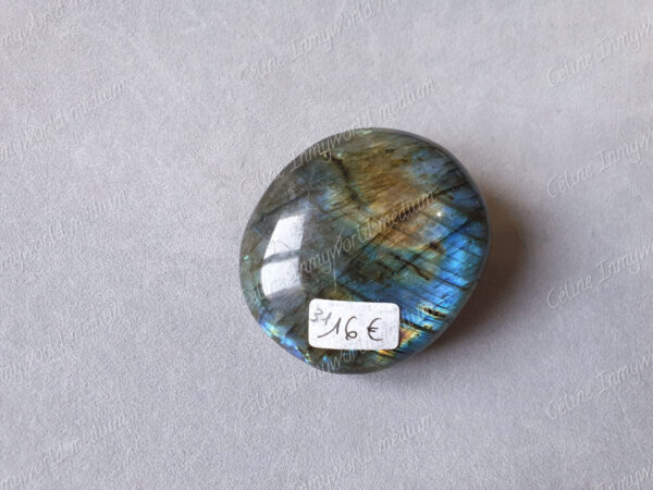 Pierre roulée en Labradorite modèle n°31