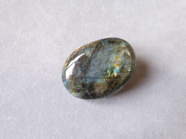 Pierre roulée en Labradorite modèle n°32