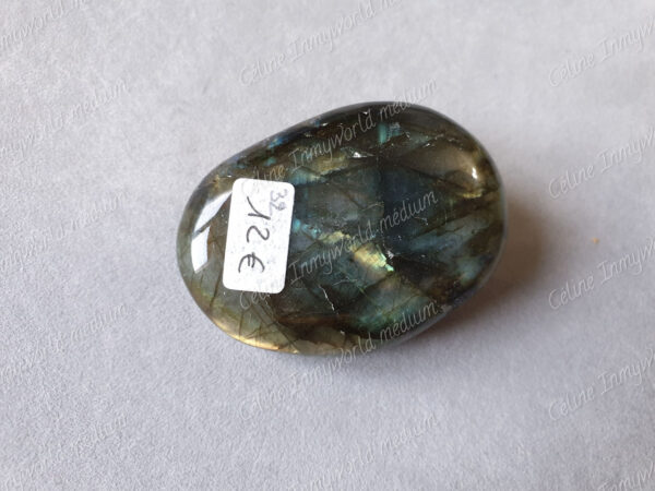 Pierre roulée en Labradorite modèle n°32