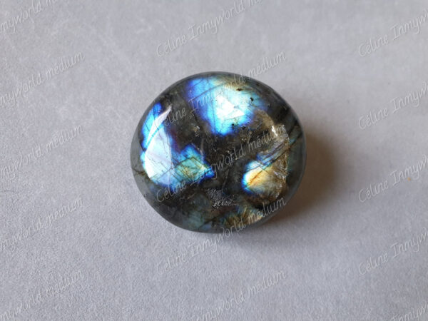 Pierre roulée en Labradorite modèle n°33