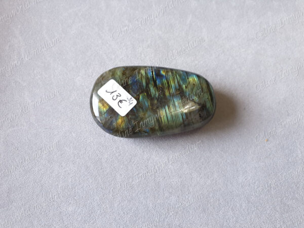 Pierre roulée en Labradorite modèle n°34