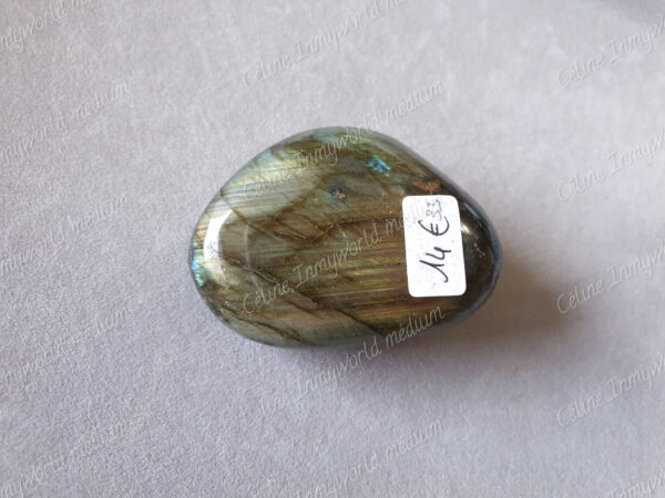 Pierre roulée en Labradorite modèle n°35