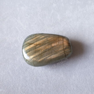 Pierre roulée en Labradorite modèle n°36
