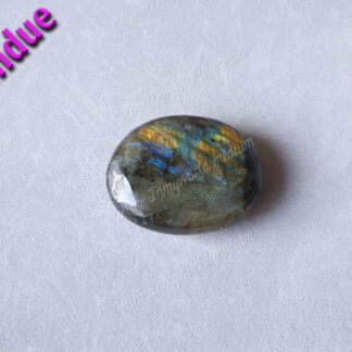 Pierre roulée en Labradorite modèle n°37