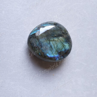Pierre roulée en Labradorite modèle n°38