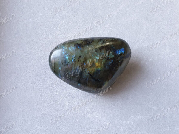 Pierre roulée en Labradorite modèle n°41