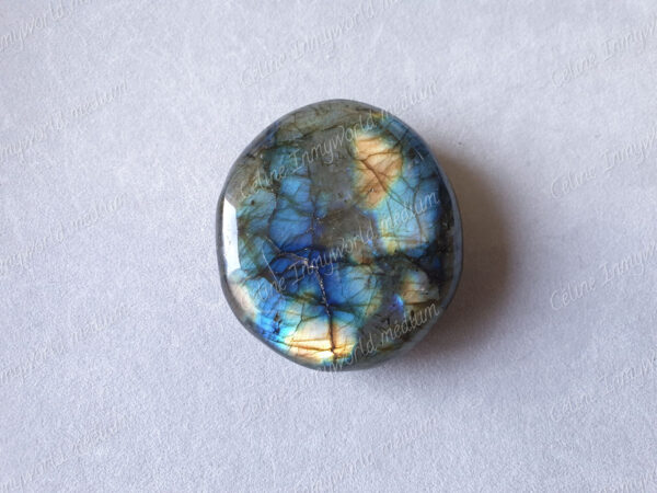 Pierre roulée en Labradorite modèle n°42