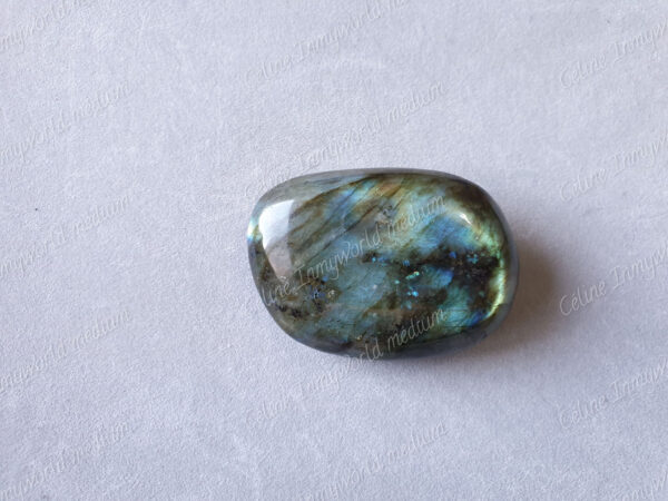 Pierre roulée en Labradorite modèle n°44