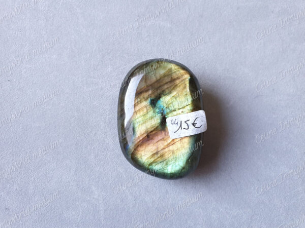 Pierre roulée en Labradorite modèle n°44