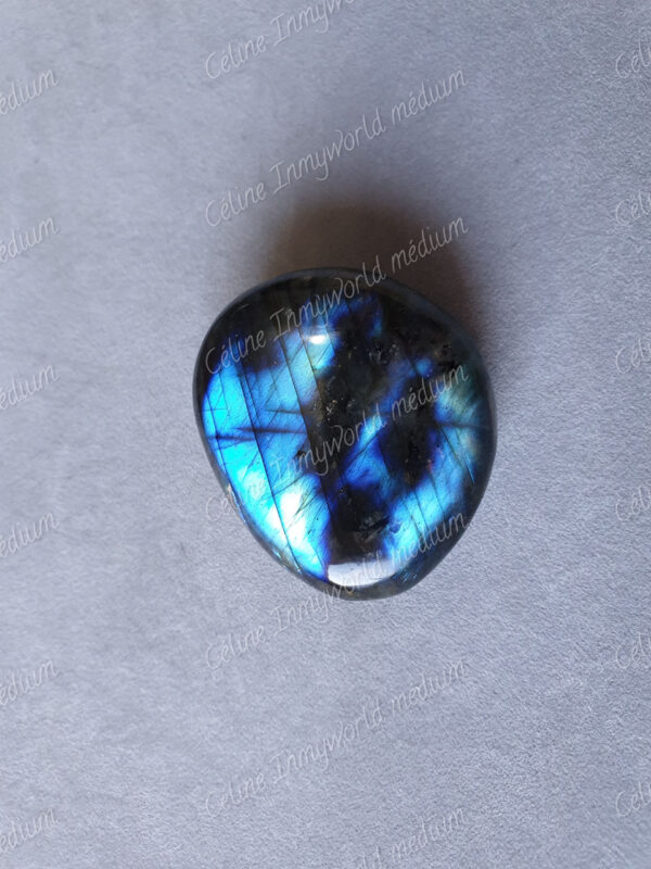 Pierre roulée en Labradorite modèle n°45