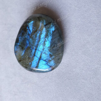 Pierre roulée en Labradorite modèle n°47