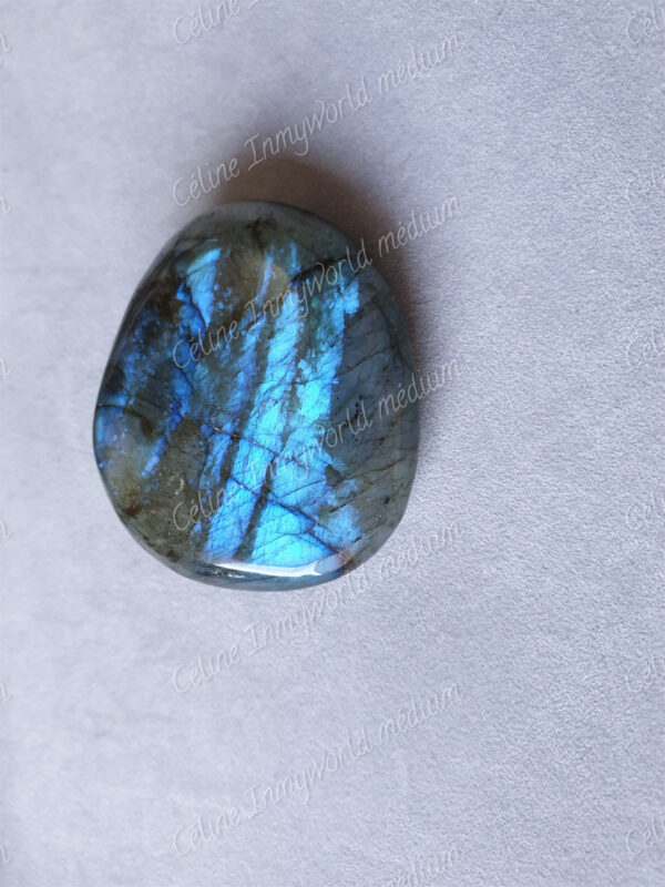 Pierre roulée en Labradorite modèle n°47