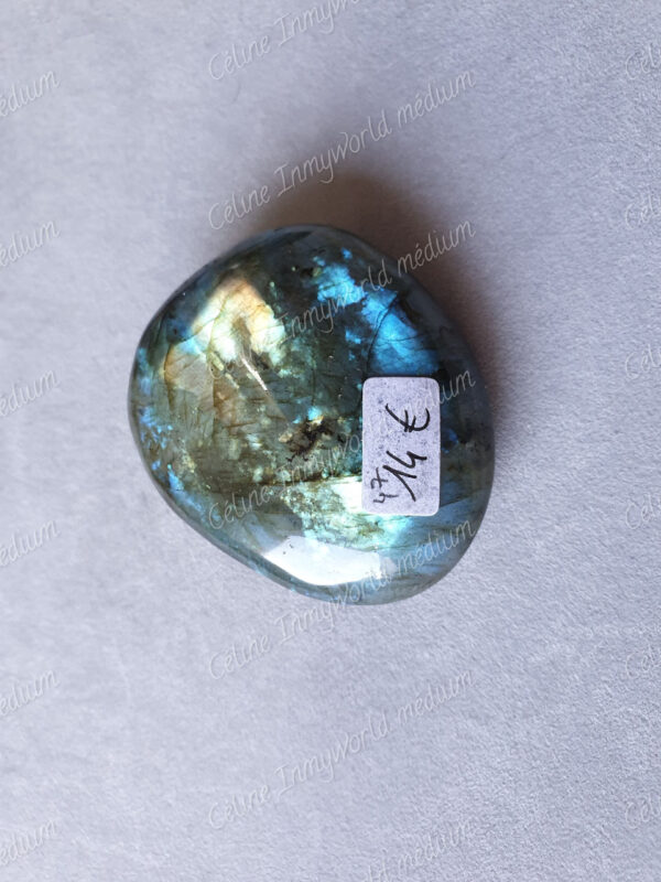 Pierre roulée en Labradorite modèle n°47