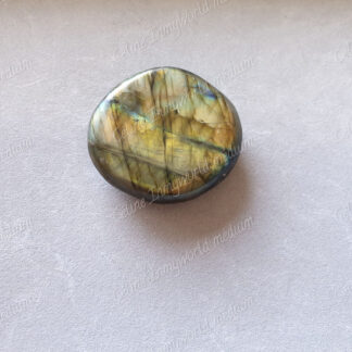 Pierre roulée en Labradorite modèle n°48