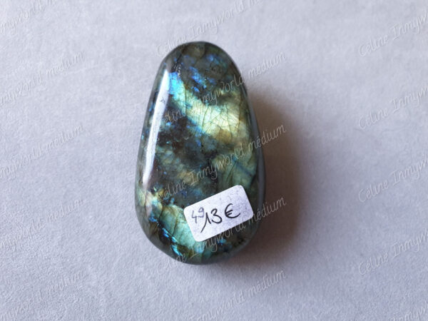 Pierre roulée en Labradorite modèle n°49