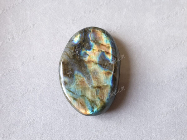 Pierre roulée en Labradorite modèle n°4