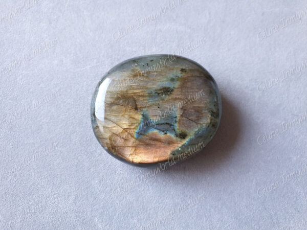 Pierre roulée en Labradorite modèle n°50