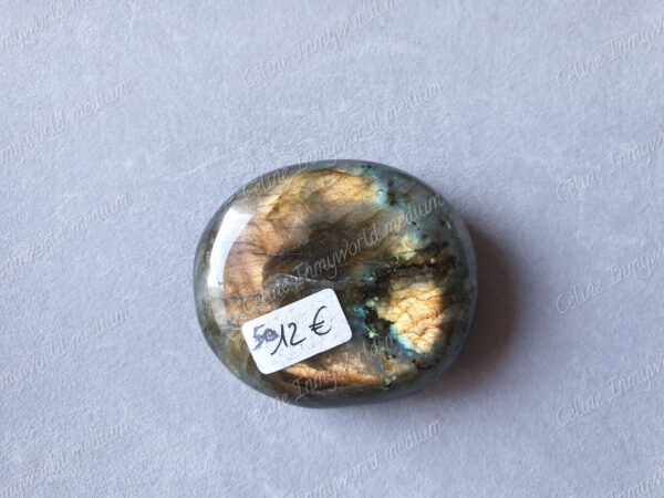 Pierre roulée en Labradorite modèle n°50