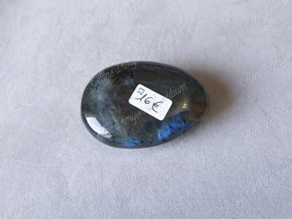 Pierre roulée en Labradorite modèle n°52