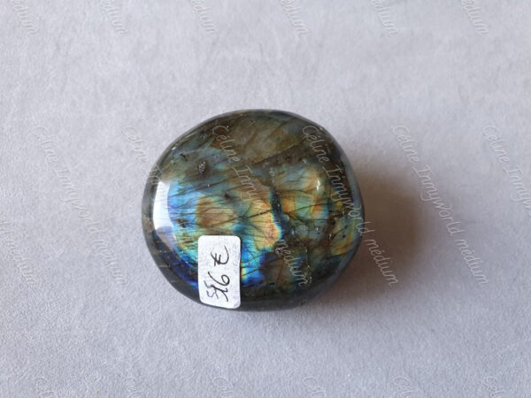 Pierre roulée en Labradorite modèle n°55