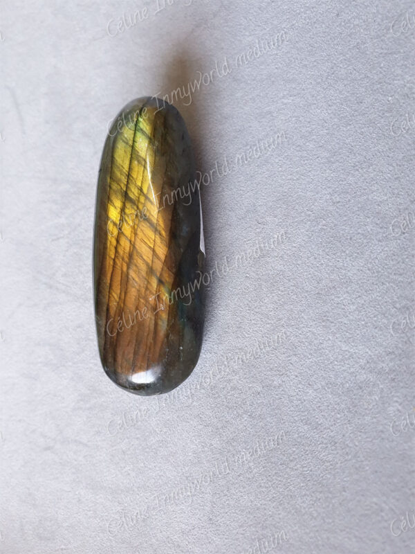 Pierre roulée en Labradorite modèle n°56